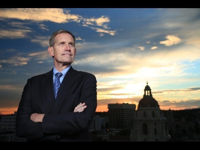 Headshot Photography - Executive Portraits Outdoor Using 2 Lights - Jay P Morgan