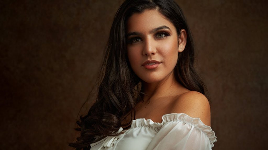 Feature Image - One Light Setup Portrait Photography - One-Light Studio Portrait Techniques - Eli Infante