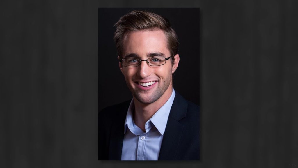 Headshot Photography - Creating a Professional Head Shot with Rogue FlashBender 2 - Erik Valind