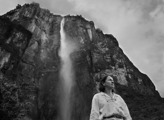 La Sal de la Tierra: Los Proyectos Según Sebastião Salgado Lelia Salgado En Uno De Sus Viajes Al Amazonas Sebastiaao Salgado